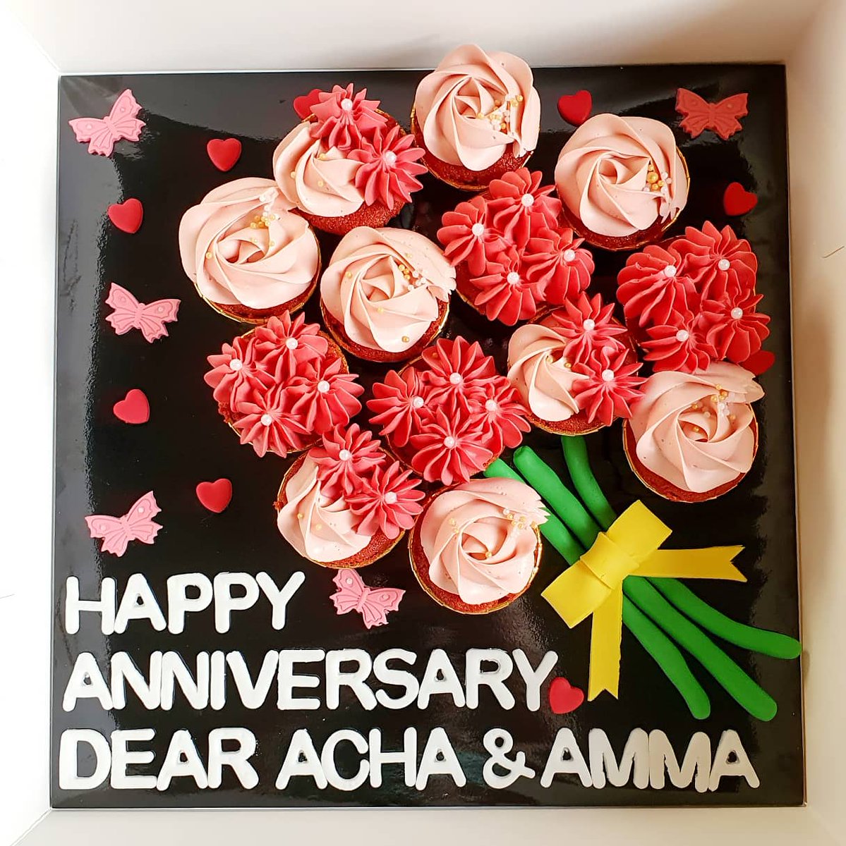 dgoldstarbakery's tweet photo. PRETTY CUPCAKE BOUQUET #floralcupcakes #cupcakebouquet https://t.co/TEDgfIyCgz