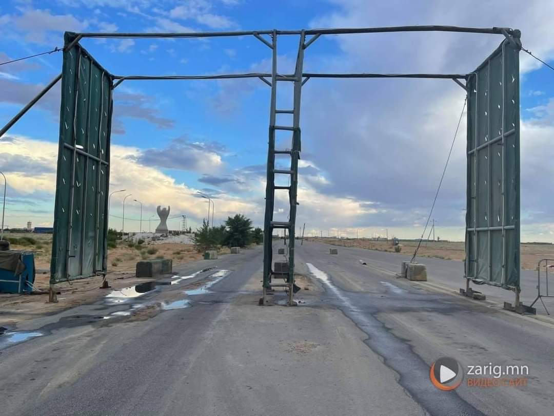 Би бол үүнийг 230к хийнэ. Жаахан сэтгэл гаргаад чамин үзэмжтэй хийвэл 2.3 сая хийх юм бна. Хийсэн компани нь 23 сая төгрөгөөр  хийсэн гэж мэдүүлжээ  Албаны төсөв нь 163 сая төгрөг гэж мэдээлсэн Зөрөө нь 140 сая төгрөг цавчаа  мөн үү  ?
ҮҮНИЙГ ЧИНЬ Л МАН БИЗНЕС ГЭЭД БАЙГААМШД