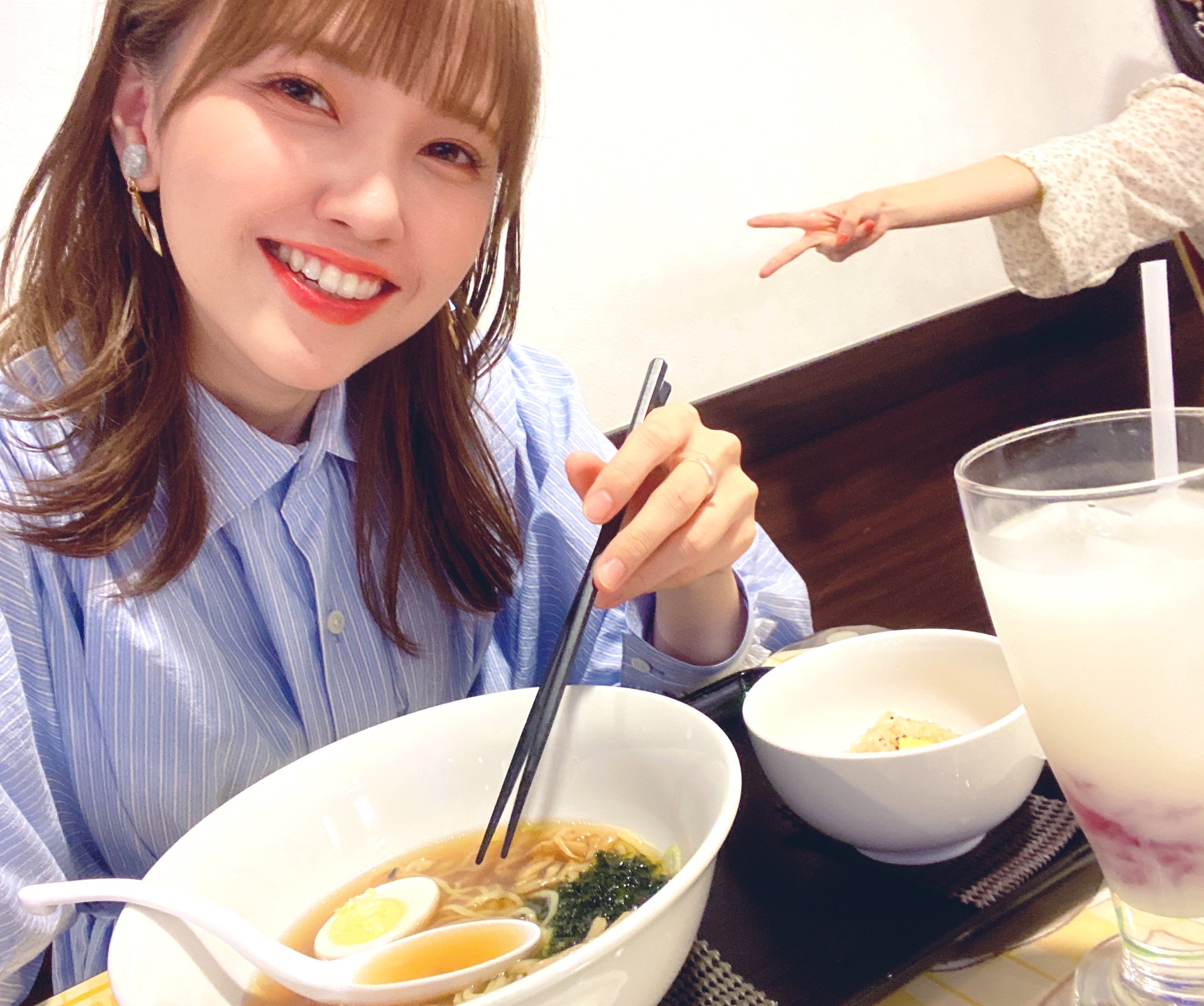 鬼頭明里 先日 セガコラボカフェにお邪魔してきました ドリンクやパフェやら美味しいものが沢山ある中 特にあさりラーメンが美味しすぎておかわりしてしまった 色んなところにサインさせて貰ったりしたので探してみてね また行きたいナー