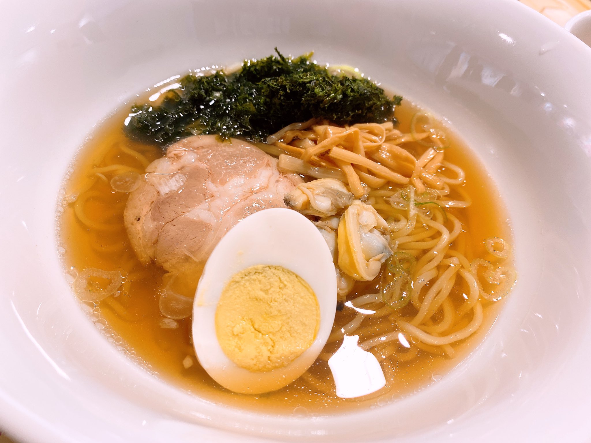 鬼頭明里 先日 セガコラボカフェにお邪魔してきました ドリンクやパフェやら美味しいものが沢山ある中 特にあさりラーメンが美味しすぎておかわりしてしまった 色んなところにサインさせて貰ったりしたので探してみてね また行きたいナー