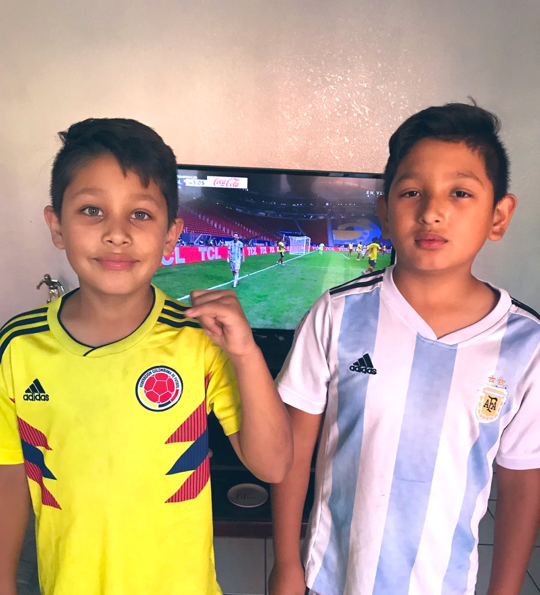 #CopaAmericaEnTUDN  
🇨🇴 vs 🇦🇷