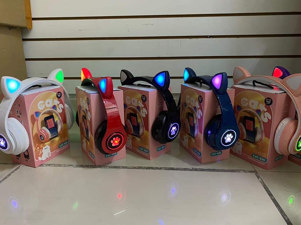 InteGadgets's tweet image. Audifonos manos libres Bluetooth orejitas de gato en varios colores, luz en laa orejas, manos libres y lector de memoria micro SD
{{INFO ÚNICAMENTE POR DM}}