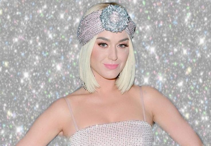 AngelaPerry_'s tweet image. Mi mayor sueño es que un día vaya escuchando una canción de Katy Perry  y choque y me muera y la gente se de cuenta que era fan de Katy Perry y me hagan tendencia en Twitter y Katy escriba una canción que se llame ''My Favorite Fan'' y sea dedicada para mí😍😍🤘🏻