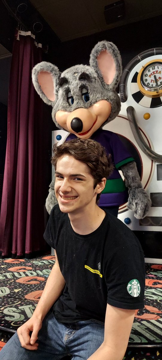 rhythm_ism's tweet photo. Had an ironic visit to chuck E cheese today. The mouse animatronic is as terrifying as I remembered https://t.co/l44gbY0gtN
