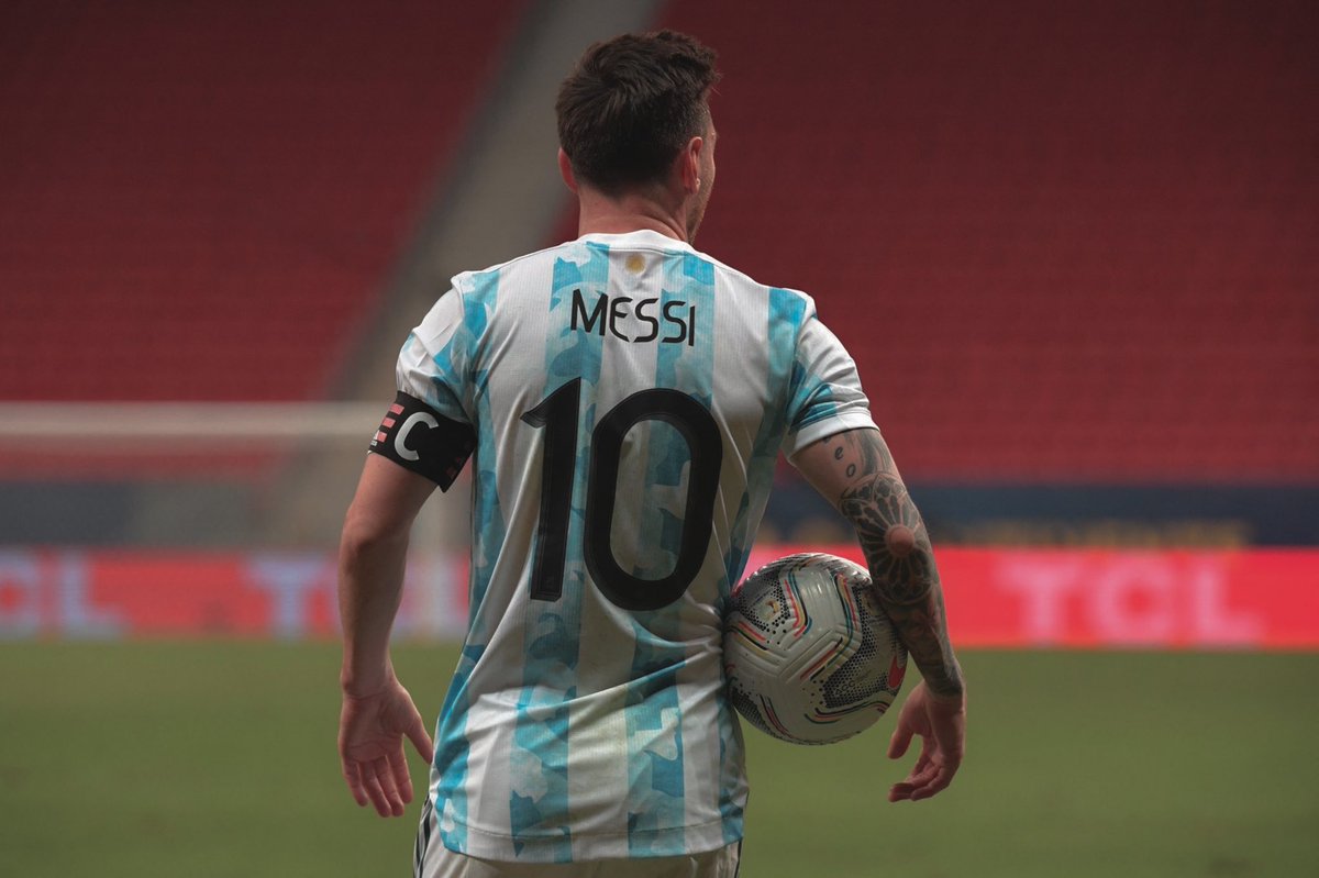 BarcaUniversal's tweet photo. Argentina have just defeated Colombia in a penalty shootout. Leo Messi scored a well struck effort, and Emi Martinez saved 3 penalties and became the hero of the shootout. They now prepare themselves to face Brazil in the final. Good luck! https://t.co/WvitH7wkI8