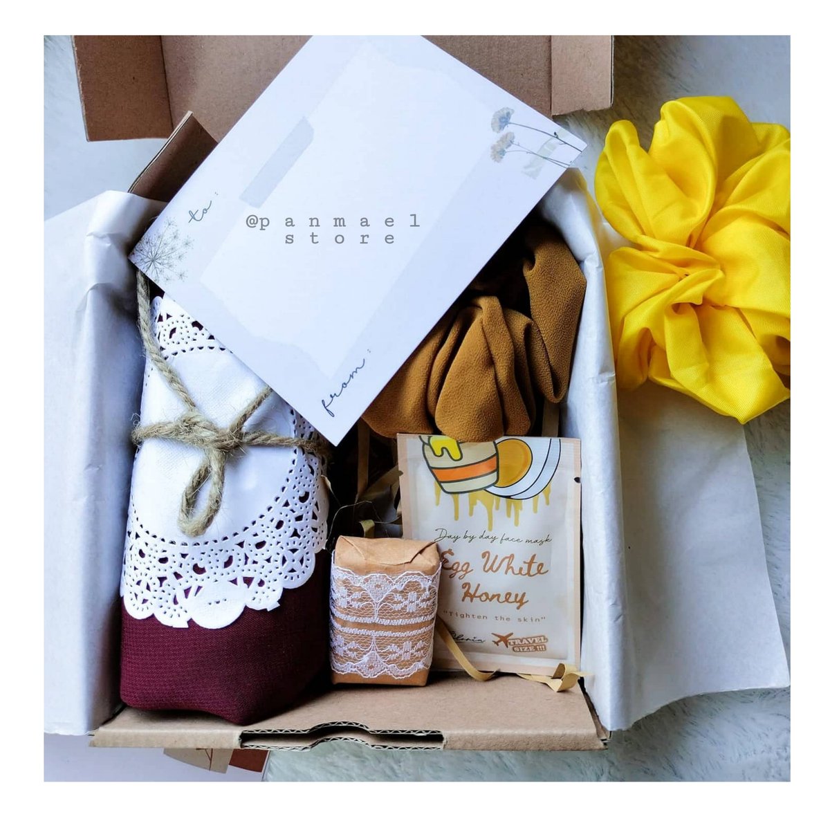 yoyoayoo_'s tweet photo. 1). HAMPERS / KADO HIJAB SQUARE
Rp 34.000-, 
-
Isi (12) ITEM 
Free masker + kuas 
FOTO &amp; VIDEO REALPICT PRODUK KITA !! 
Review dan detail produk check di ig kita @panmaelstore ✨
- 
#READYSTOK 
#BISAPILIHWARNA https://t.co/ty6RCX0DI9