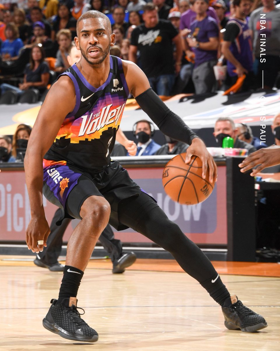 TheAthletic's tweet image. Chris Paul is the first player with 30+ PTS and 8+ AST in a Finals debut since Michael Jordan in 1991. 

◽️️32 PTS
◽️️12-19 FG (4-7 3-PT FG)
◽️️9 AST

H/T @ESPNStatsInfo