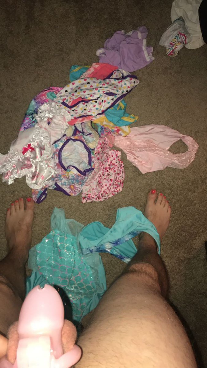 MathewThompso's tweet photo. Look at my pretty pink toesies #askmeaboutmyprettypanties #babyclit #bestrongprincess #caughtslippin #clarksville #clitty #clittyboy #comevisitme #dobetternexttime #humiliatedsissies #illcallyoudaddy #imabitch #incompetent #wilmawalmartemployee #wilmawalmart https://t.co/OCTZ6jRmgQ