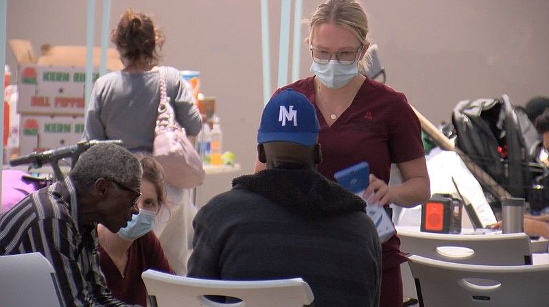 KPBSnews's tweet photo. Officials are just over a week into their big downtown push to connect homeless residents to shelters and housing. The operation involving a number of nonprofit partners, the city and county is being coordinated by the San Diego Housing Commission. 

https://t.co/y4US3XKhZD https://t.co/a0vjI82DMC