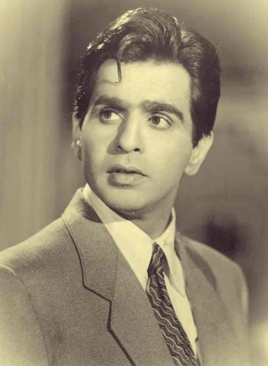ShemarooEnt's tweet photo. From Devdas to Tarana, #DilipKumar ji gave us unforgettable memories, and today bringing an end of an era, we bid adieu to the thespian! Rest in Peace #DilipKumarSaab.

#SairaBanu #RipDilipKumar https://t.co/QNu3A1e74s
