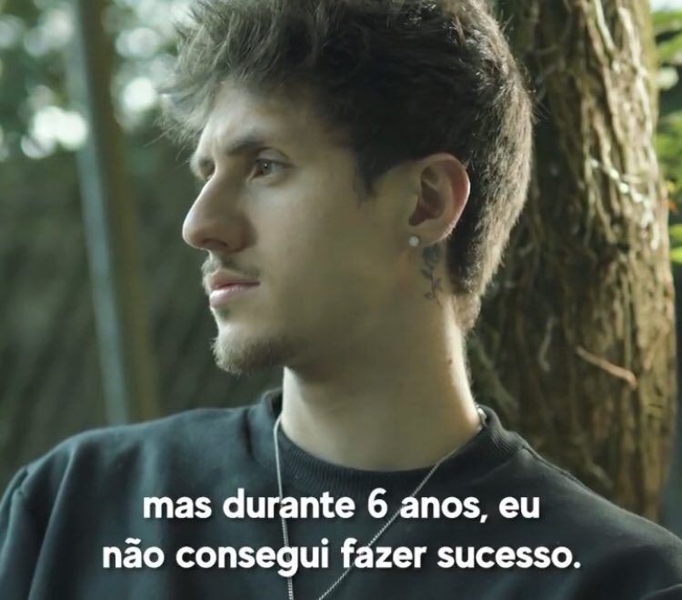 BreakTudo's tweet photo. Pkllipe comemora a marca de 10 milhões de seguidores no Tiktok, ele começou a fazer vídeos em 2012 e durante vários anos não teve sucesso, mas agora os números nos charts vieram. #Pkllipe https://t.co/NouA6yrrYs