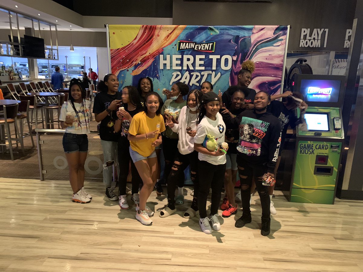 LegacyElite17u's tweet photo. Competing @TFNsRun4Roses and this will be an experience that both our 2024 & 2025 will remember for a lifetime. We still have work to do! #NiteNite🟠⚫️🏀 #Sisterhood #WeBuildingOverHere https://t.co/DNFNReuNKv