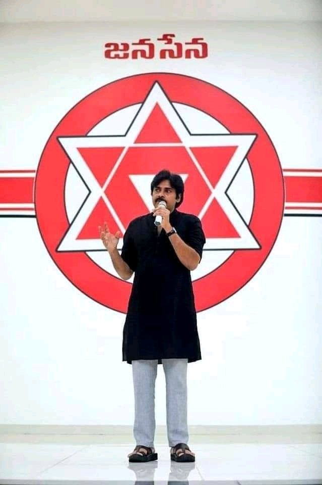 Pspk509035105's tweet image. True Leader 🔥💥😍❤️ @PawanKalyan Anna 😍😍❤️🔥💥💥 @ganeshbandla