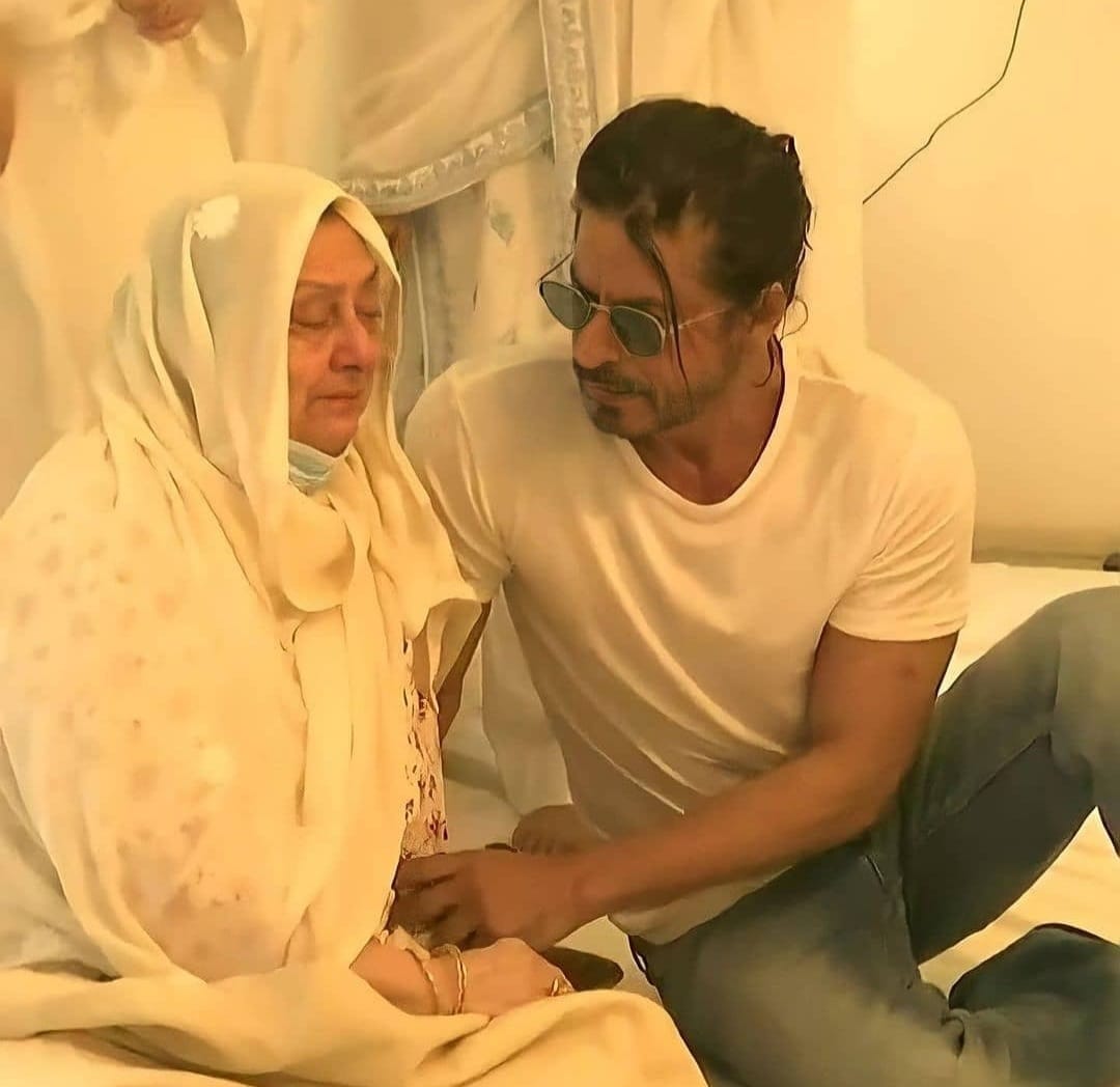 Pyar umar ke sath kam nhi hota badta hi hai.
Look at her.🥺🥺🥺🥺🥺🥺🥺🥺
#dilipkumarsahab