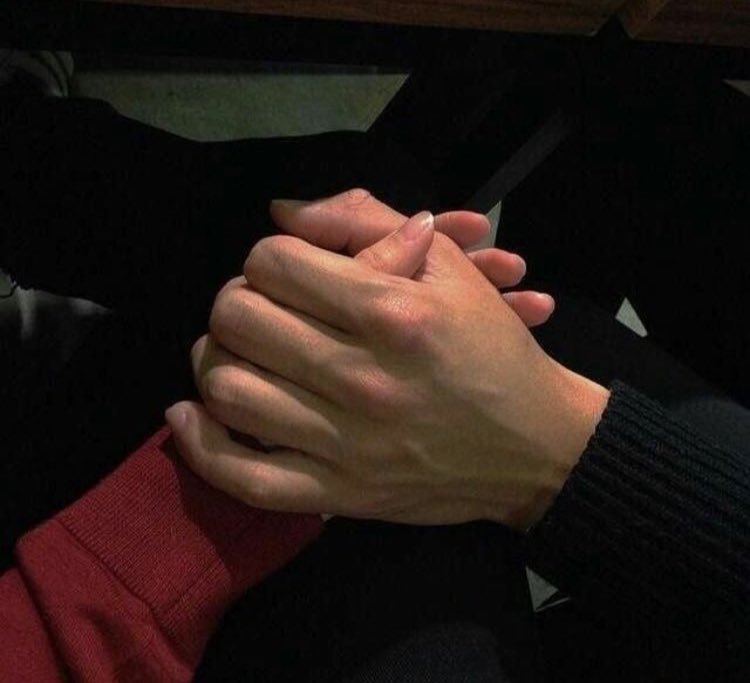 #وش_اخبار_قلبك

أحييت قلبي في هواك كأنني
قد كنتُ في كنفِ الحياةِ قتيلُ❤️

.