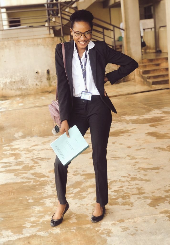 HOT LEGS BIBI🙄 tweet media