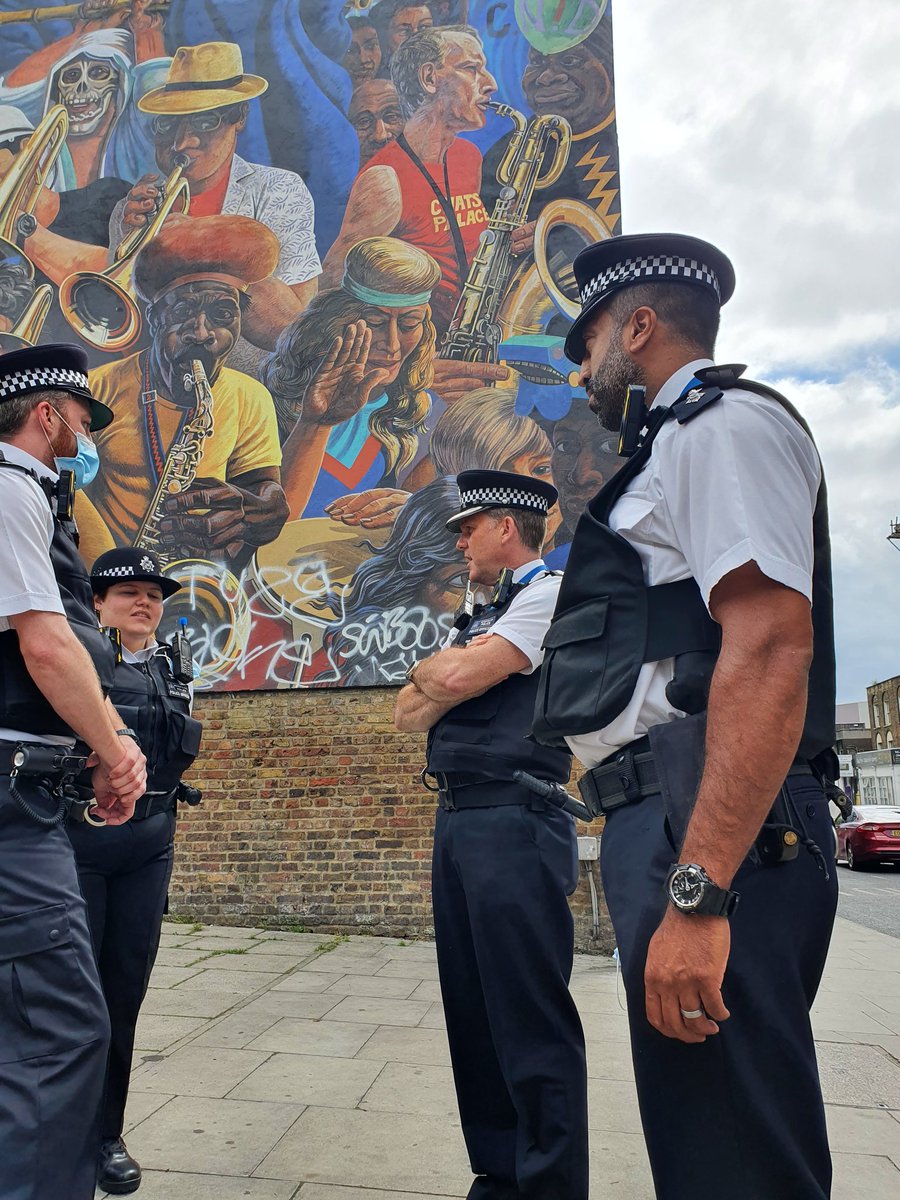 MPSHackney's tweet photo. Our BCU Commander paid a visit to the recruitment event in #Dalston Square where the event is in full swing!

We have lots of information on a career in the @metpoliceuk as well as some crime prevention info. Also find out about #askforangela and #askforani https://t.co/yjtSFF2MDL