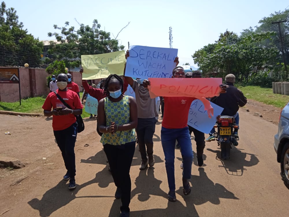 As long as you keep secrets and suppress information, you are fundamentally at war with yourself…The critical issue is allowing yourself to know what you know. That takes an enormous amount of courage.
#NJAAREVOLUTION
#JOBSORREVOLUTION
#TEKELEZAKATIBA 
<a href="/WMutunga/">Dr Willy M Mutunga, Chief Justice, Kenya (2011-16)</a> 
<a href="/hrw/">Human Rights Watch</a>