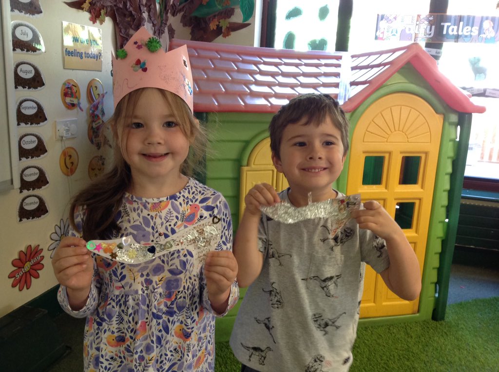 Here's our puppets, crowns and glass slippers...can you guess which book Hedgehogs have read this week for our Fairy Tales topic? 👑👸🏼🤴🏽🏰