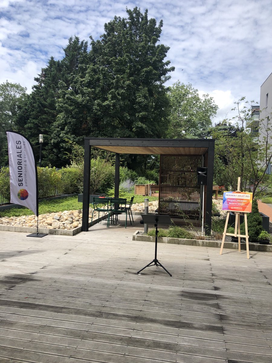 Nous sommes en place à <a href="/SenRillieux/">Senioriales de Rillieux-la-Pape</a> la Pape pour une inauguration prévue à 15h #senioriales