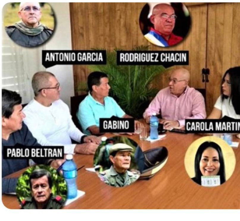 1. Miren <a href="/NicolasMaduro/">Nicolás Maduro</a> y <a href="/vladimirpadrino/">Vladimir Padrino L.</a> Saab admite que Tarazona está preso por la foto adjunta.
¿Qué dicen ustedes? ¿Estaba Rodríguez Chacin reunido con irregulares colombianos en representación de ustedes?
#7Julio #MaduroalaCPI