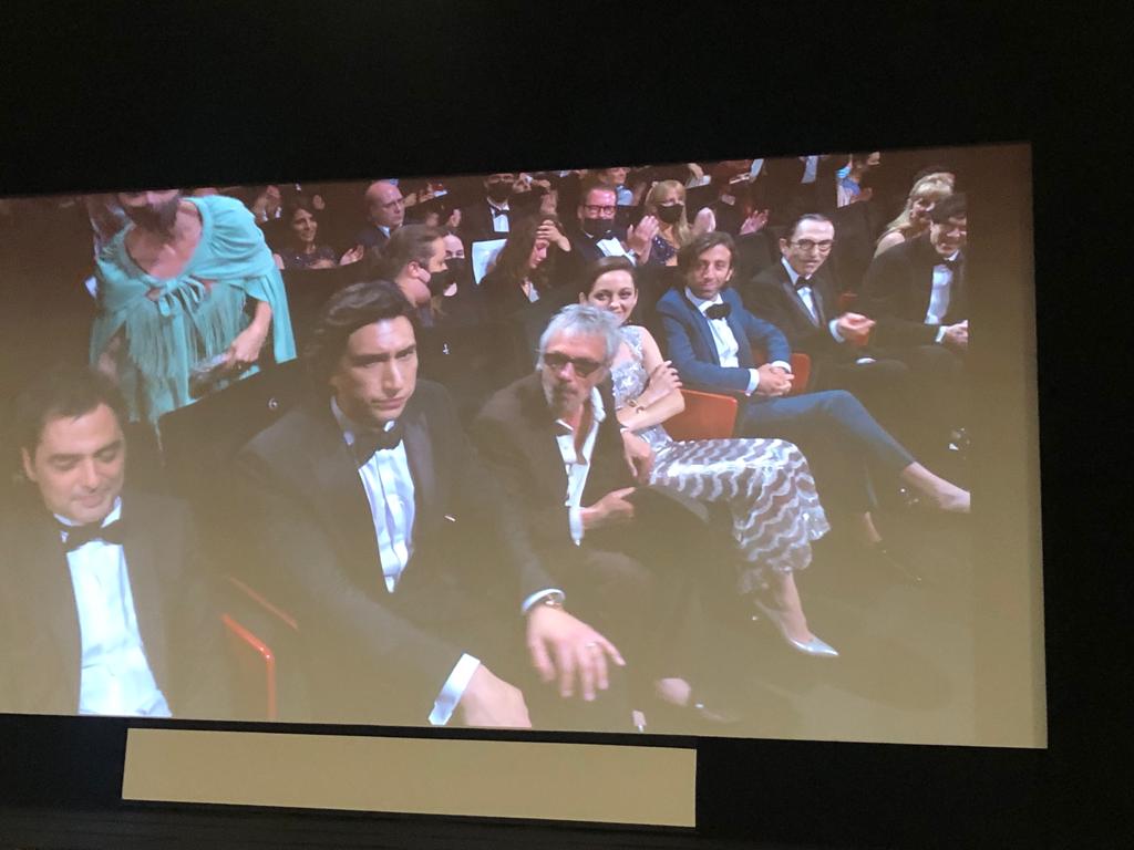 Hier soir, Annette ouvrait le Festival de #Cannes2021. L'émotion était au rendez-vous : pur film de cinéma, salle grandiose et parmi les spectateurs, des réalisateurs exceptionnels, Pedro Almodovar, Jodie Foster, Walter Salles, Bong Joon-ho, Spike Lee !