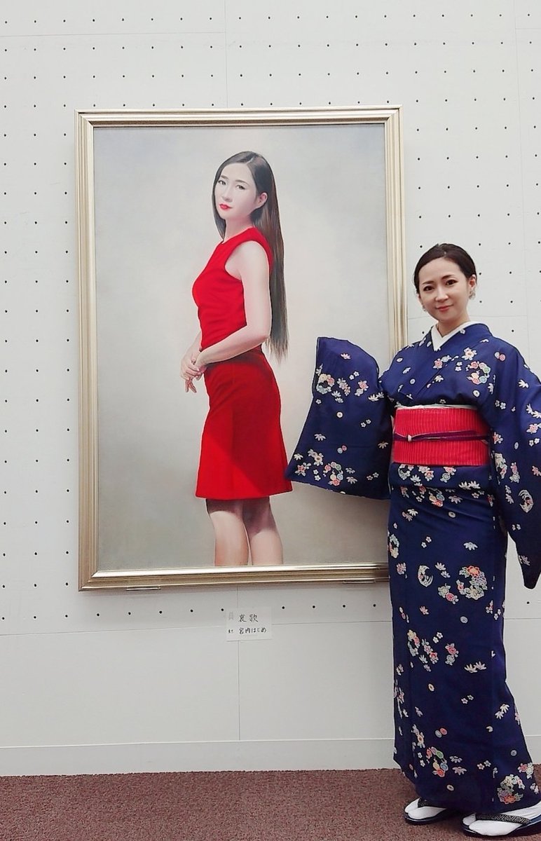 satomiaoi's tweet photo. どでーん!思ったよりでかかったぁー!(笑)
画家のはじめさんの作品モデルを僭越ながら勤めさせていただきました。東京都美術館にて明日まで展示されておりまする。うはは、自分の顔が美術館にあるのって不思議。 https://t.co/Q4qmlzg1l9