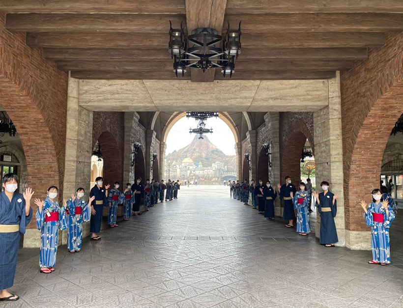 東京ディズニーリゾートpr 公式 七夕 の今日 ゲストのみなさんをお迎えする中には 浴衣を着たキャストの姿も みなさんの 七夕の願い事 が叶いますように キャストと一緒に With Cast T Co Oqo7lu7aqk Twitter