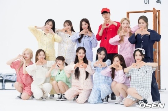 Kstyle_news's tweet photo. 【PHOTO】今月の少女（LOONA）「ドルたちの沈黙」の撮影に参加…カラフルなパジャマ姿で登場
https://t.co/XMJWue8jq7

#今月の少女 #LOONA https://t.co/WNgNdMMop2