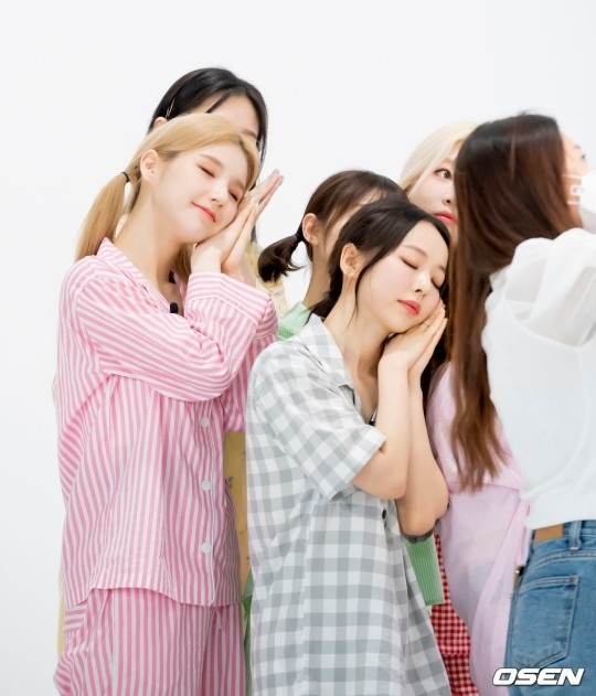 Kstyle_news's tweet photo. 【PHOTO】今月の少女（LOONA）「ドルたちの沈黙」の撮影に参加…カラフルなパジャマ姿で登場
https://t.co/XMJWue8jq7

#今月の少女 #LOONA https://t.co/WNgNdMMop2