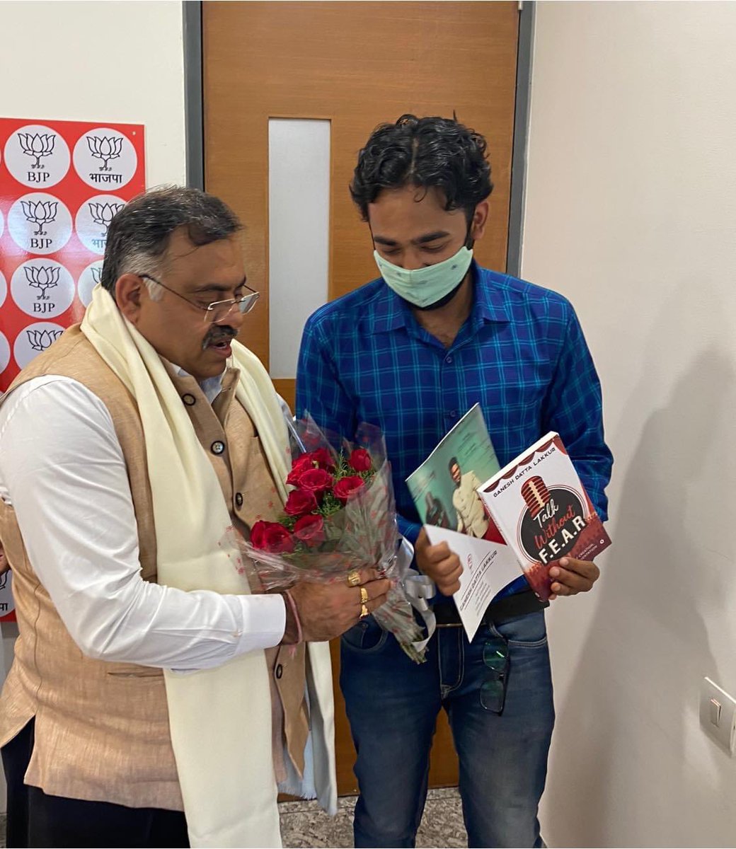 anirudhjain28's tweet photo. I got the opportunity to present book of my dear friend @ganeshdatta_ to Shri @tarunchughbjp ji (National General Secretary Bharatiya Janata Party (BJP))- #TALKWithoutFEAR
He was delighted to know about it and told me that he will take the book home and read it.
@BJP4India https://t.co/miCgPSxQOM