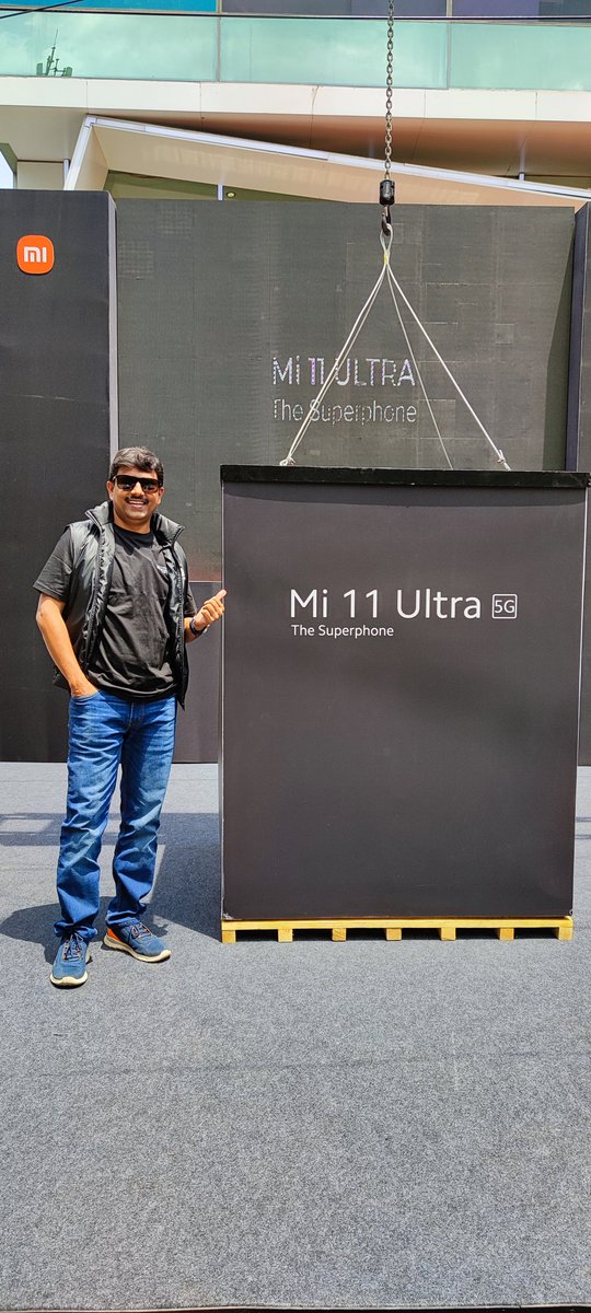 batchumalli's tweet photo. #SuperPhone demands #SuperPose🦸
#Mi11Ultra #Launch Countdown started🕐
I ❤️#Mi #TheSuperPhone https://t.co/k95Jyuv3GY