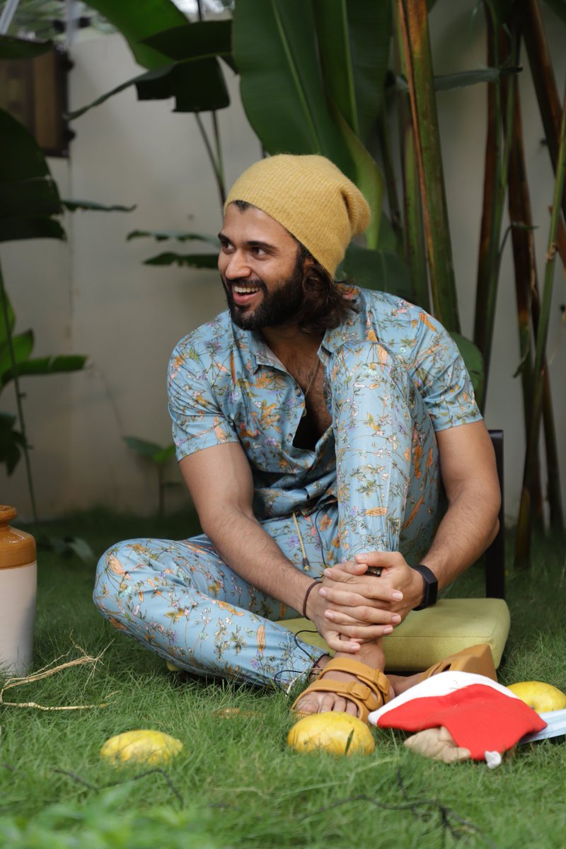 VDTrendsOffl's tweet photo. Here We Go...

Rowdy Boy @TheDeverakonda 's
Recent Released All HD Pics ❤️🤗

Link:https://t.co/0NSnnu1Pz9
#VijayDeverakonda  || #LIGER https://t.co/fdPNsuQDk5