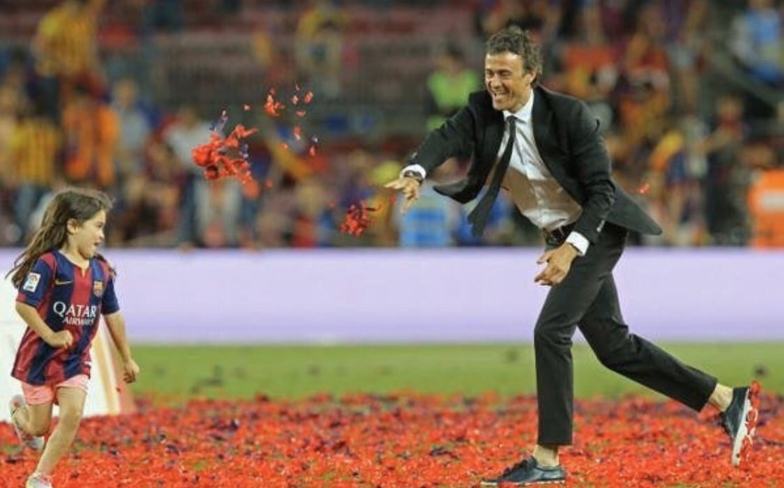 Aba_Tweet's tweet image. A #LuisEnrique, che aveva lasciato il calcio per stare vicino alla figlia, che è stato costretto a sopravviverle, che a ogni partita deve nascondere un dolore che non passa. Dice che tiferà per noi in finale. Noi tiferemo sempre per lui, anche fuori dal campo… ❤️

#ItaliaSpagna