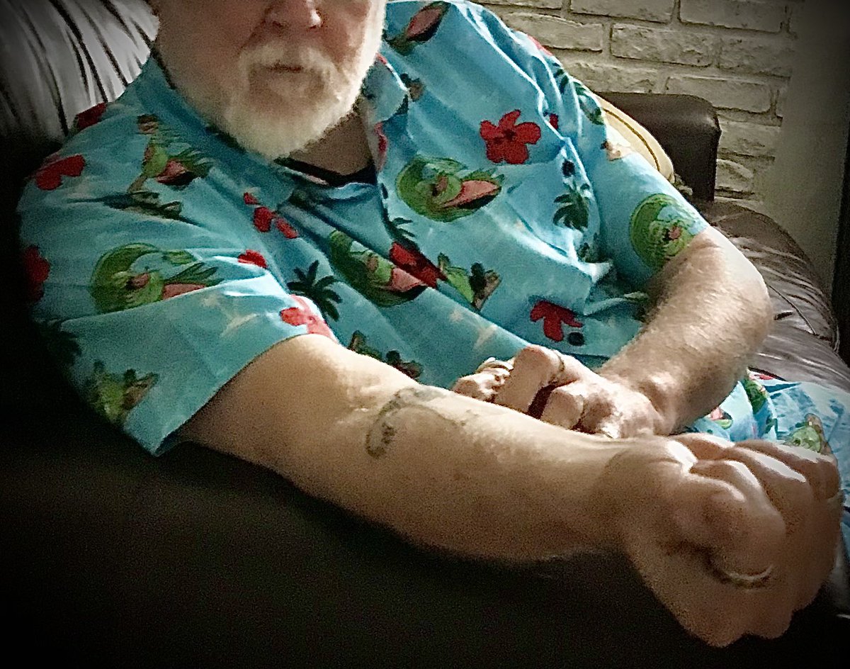 CryptoLoren's tweet photo. Okay, finished packing the #Hawaiian / #Aloha shirts for @MNParaUnity2021 in Duluth, because after Covid-19, we all need more #CryptoTiki colors in our lives! Onward to my #vegan VIP dinner! 😎~ @CryptoLoren cc: @Lindsay_Senter @cryptokubrology @JWOcker @ecwool @tikipopparis https://t.co/7ZHNWBbsqP