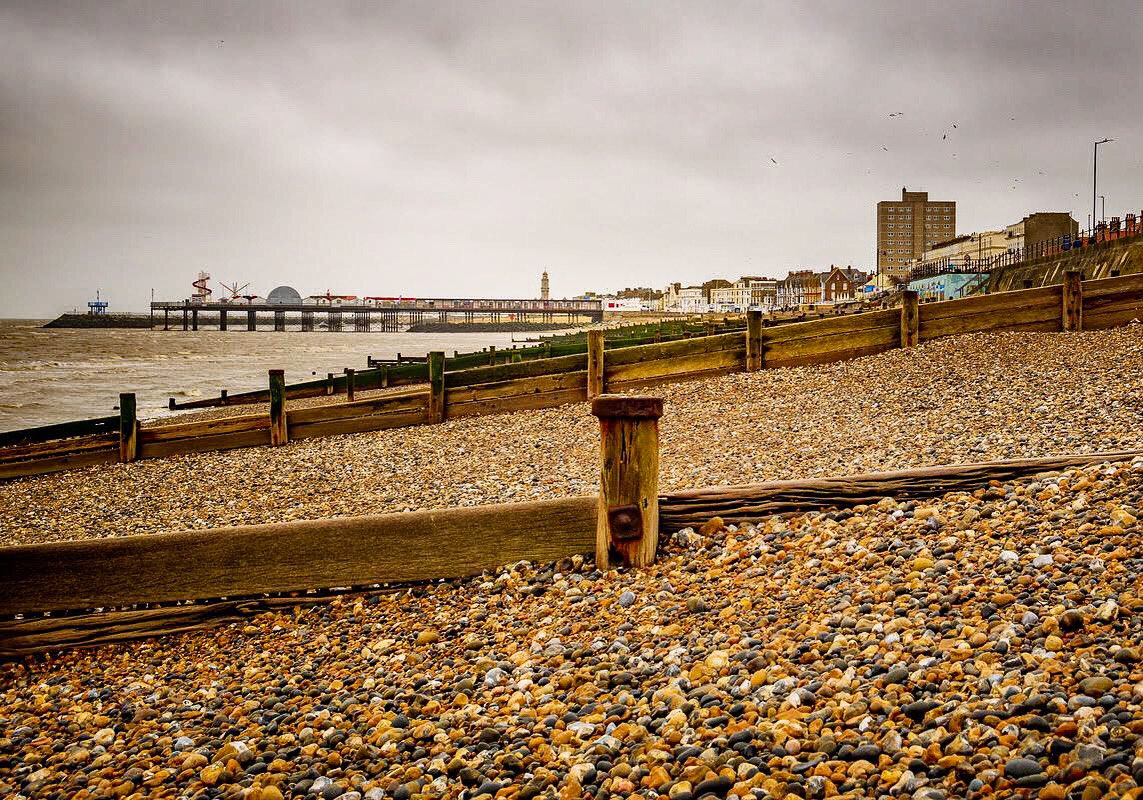 OutdoorReed's tweet photo. Beach walk along to Herne Bay town and pier, strong wind, threatening sky and a choppy Thames. Love it!
#hernebay #seafront #kentcoast #thamesestuary #beachwalk #hernebaybeach #hernebaypier #riversidewalk #lightandshadow #riverthames #riverlife #onthethames #northkentcoast https://t.co/oqFbXmzhue