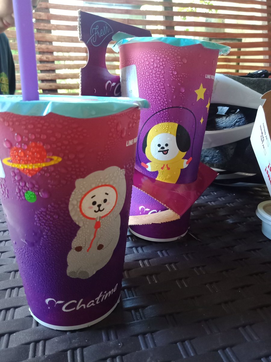 qtRIANqt's tweet photo. Lalagyan ng milk tea na mahirap itapon hahahaha https://t.co/8XolQSBB00
