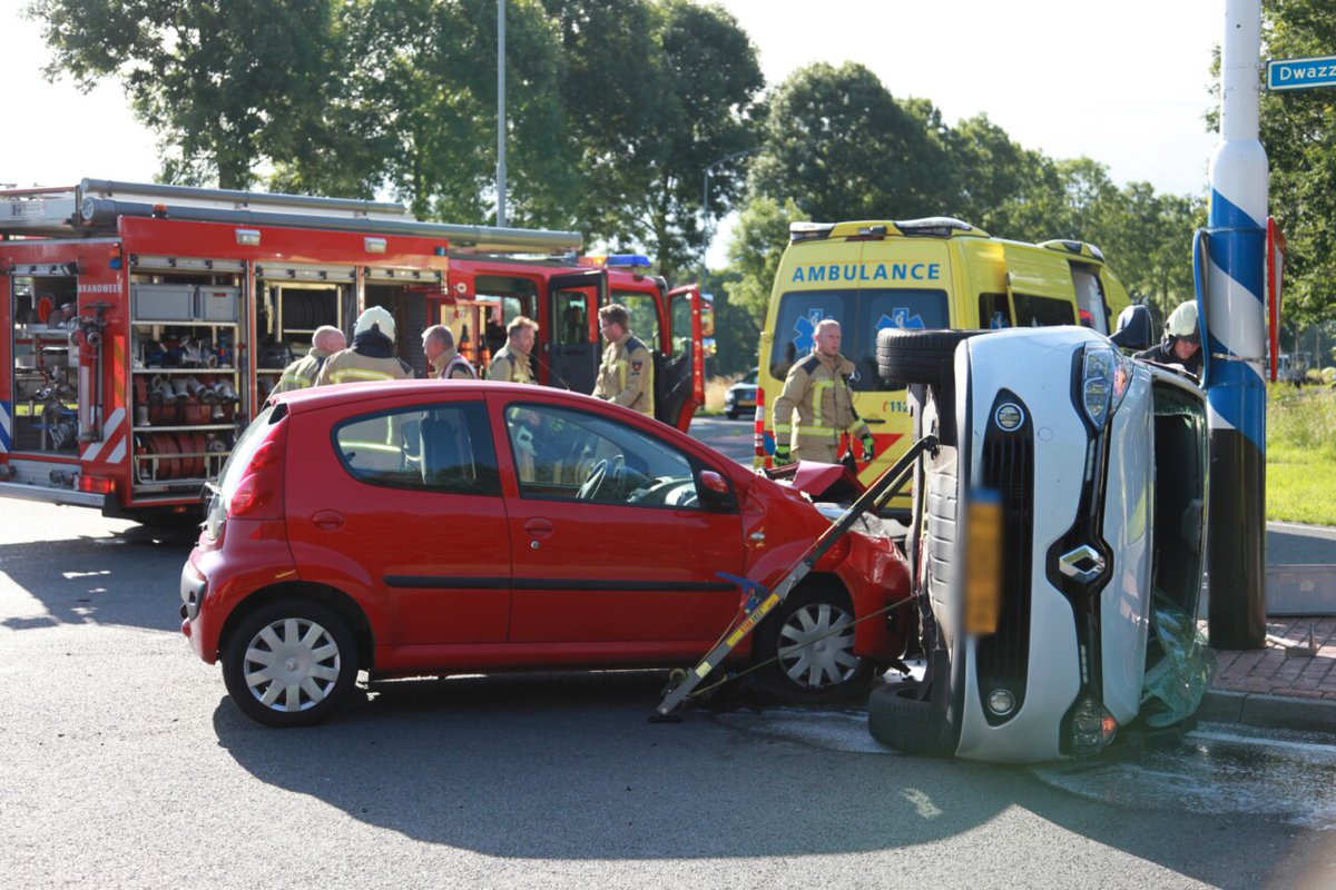 Bestuurder gewond na ongeval op kruising in Roden - #Drenthe