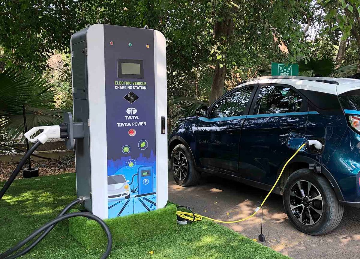 CNBCTV18Live's tweet photo. Tata Power installs DC fast EV charger at Statue Of Unity, Kevadia https://t.co/D2TtRsCqgP