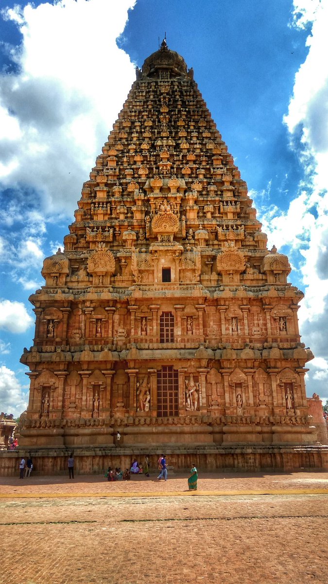 IncredibleTmpl's tweet photo. #IncredibleTemples of #India 

• Name -  Brihadeshwara Temple
• Place  -  Thanjavur, #Tamilnadu 
• Deity   -  Bhagwan Shiva
• Date    -  11th century

@TheSaveTemples https://t.co/mOkFwqgHpY