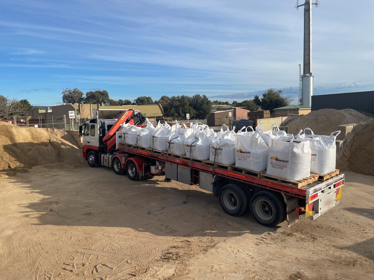 NewtonsBLS's tweet image. It's a sea of bulka bags! 🌊

This huge order of @JeffriesGroup Special Soil and Blue Metal Aggregate was taken by our newest sales team member, Telene, and has been slowly but surely making it's way to site all day.

#NewtonsBLS