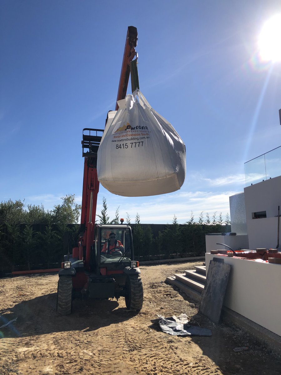 NewtonsBLS's tweet image. It's a sea of bulka bags! 🌊

This huge order of @JeffriesGroup Special Soil and Blue Metal Aggregate was taken by our newest sales team member, Telene, and has been slowly but surely making it's way to site all day.

#NewtonsBLS