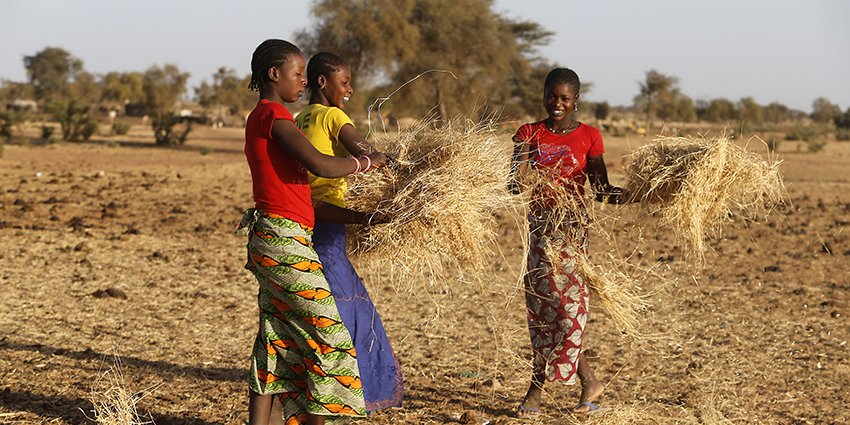 Fondation GCA (@fondationgca) on Twitter photo Administratrice de la <a href="/FondationGCA/">Fondation GCA</a> depuis 2020 et Directrice Générale Action Internationale du <a href="/GroupeSOS/">Groupe SOS</a>, Miren Bengoa partage avec nous son regard concernant l’impact de la crise #Covid_19 sur l’égalité #femmes-hommes et les réponses pour y faire face. bit.ly/3weZVeY Administratrice de la <a href="/FondationGCA/">Fondation GCA</a> depuis 2020 et Directrice Générale Action Internationale du <a href="/GroupeSOS/">Groupe SOS</a>, Miren Bengoa partage avec nous son regard concernant l’impact de la crise #Covid_19 sur l’égalité #femmes-hommes et les réponses pour y faire face. bit.ly/3weZVeY