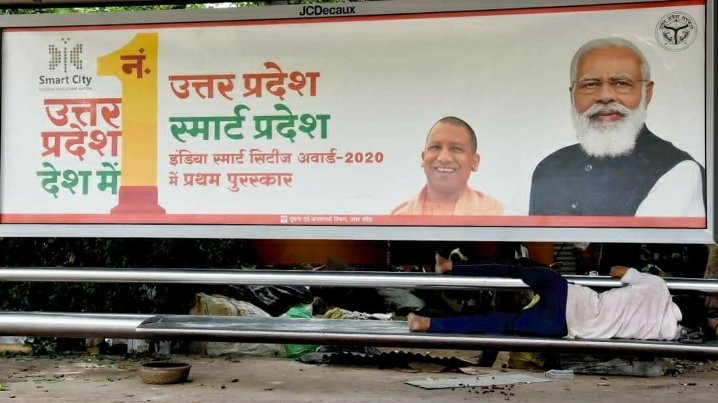 SK_SHES's tweet photo. जहां पोस्टर लगाए हो भाई कम से कम 
उसके पीछे का कूड़ा तो हटवा देते
🤣🤣🤣🤣🤣🤣🤣🤣👇 https://t.co/utaGDMWu5E