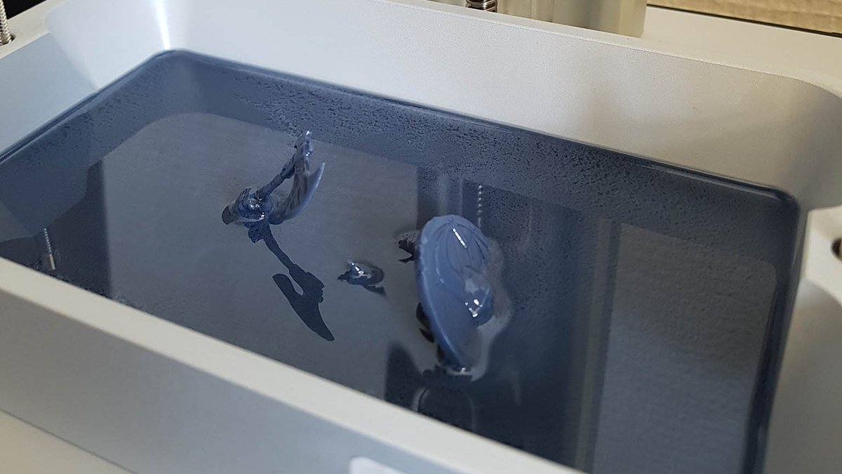 Mistigri421's tweet photo. One of the most feared Encounter to this day...
The Resin Bog Man of Vatshela 😅
That @SirayaTech  Navy Grey + 10% Tenacious isn't working out for me, If anything it seems to soften the supports to the point of rupture.
#3dprint #3dprintingfails #miniatures #ttrpg #Bogman https://t.co/H5kg4J7VYD