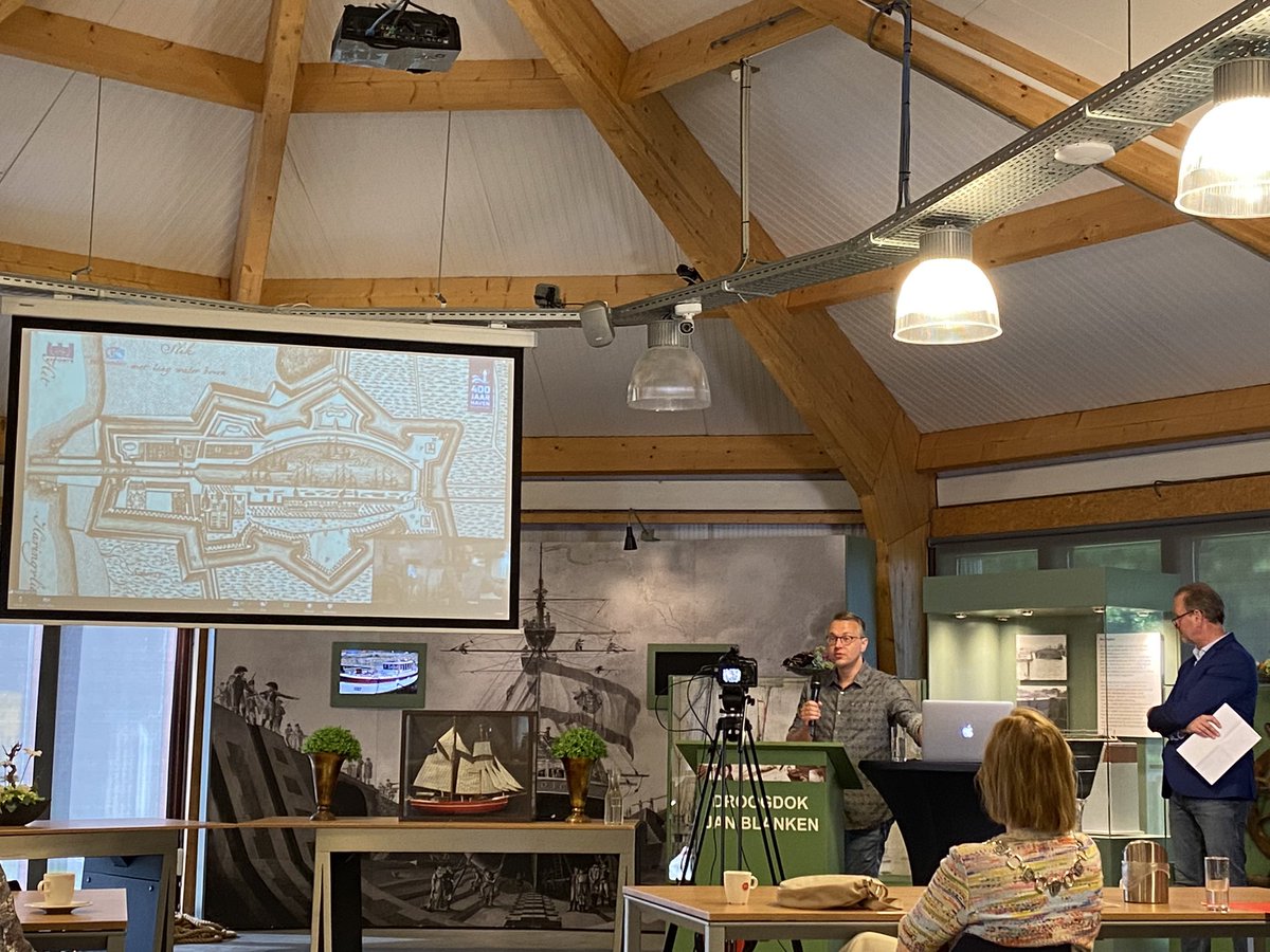 <a href="/BenschopBob/">Bob_Benschop</a> vertelt het interessante verhaal van de geschiedenis van #Hellevoetsluis en #400jaarhaven <a href="/Effortseurope/">Efforts Europe</a> #droogdok #geschiedenis #history @gemeenteHsluis