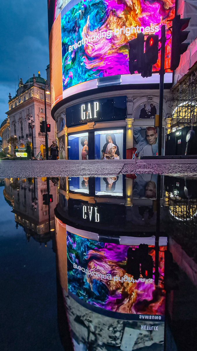 Hi Everyone my Name is Sital. A londoner who loves to shoot from sunrise to sunset. My current  favourite  shots are reflections.  Here is a shot from Picadilly  Circus. 
#London #picadillycircus #visitlondon #reflections #photography #cityoflondon