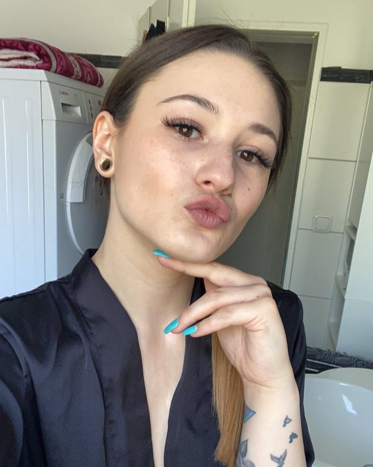 Guten Morgen ☀️ https://t.co/3M4BG2GSzc<a href="/tag/retweet"class="tags"><span>#retweet</span></a><a href="/tag/retweeetme"class="tags"><span>#retweeetme</span></a>