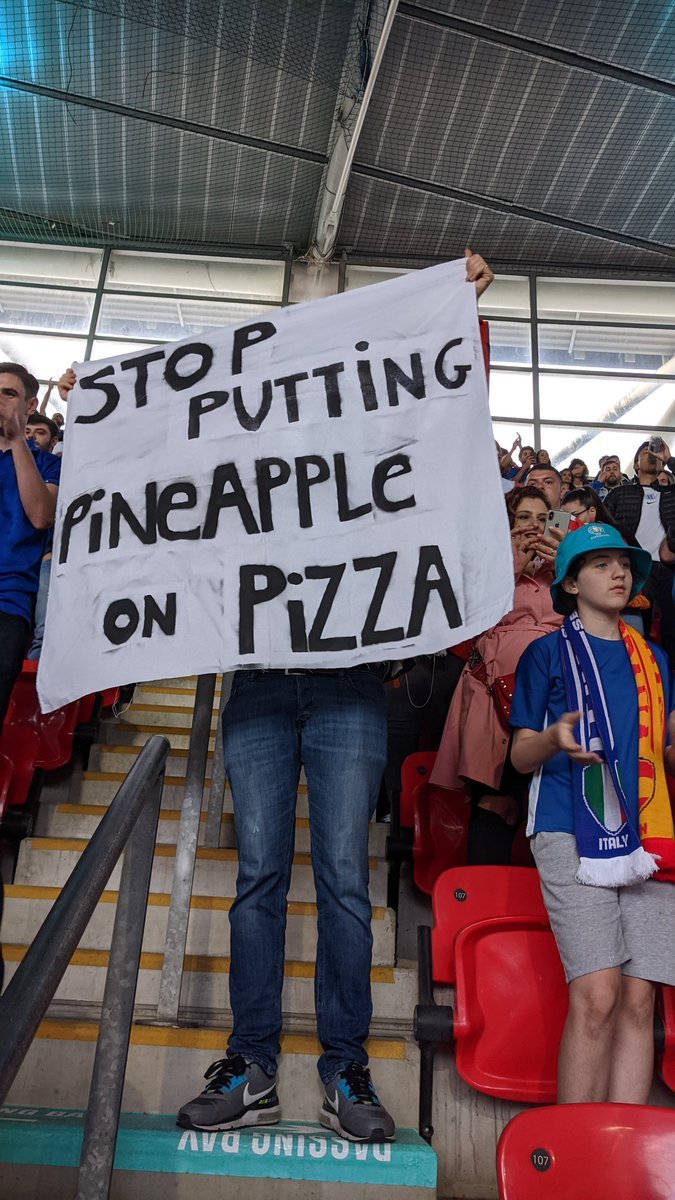 Best poster/sign from Italian fans last night #ItalySpain