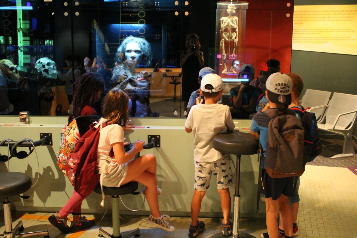 departement17's tweet photo. 😎#ViveLesVacances En ce 1er jour de grandes vacances, partez pour une immersion totale dans la vie quotidienne de nos ancêtres🦴 #Préhistoire

@PALEOSITE  
📍Saint-Césaire 
⌚️Tous les jours de 10h30 à 19h
👉https://t.co/EIrZdJuDwG

#EvadezVous https://t.co/P6NH9kDgRv